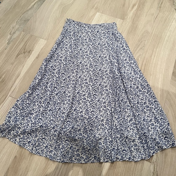 NWOT Banana Republic printed skirt - Picture 2 of 6